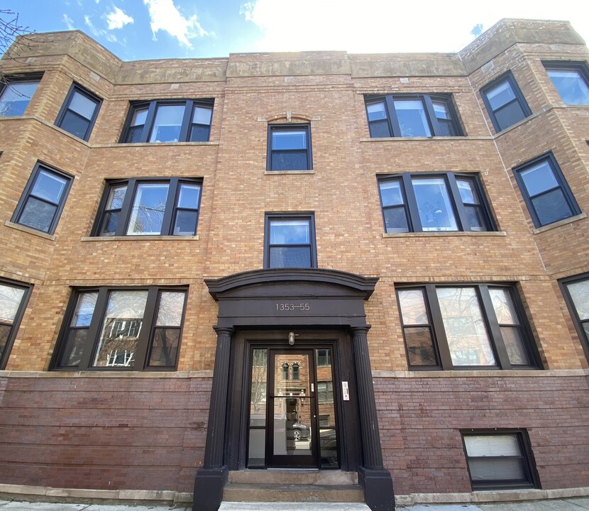 1355 W Bryn Mawr Ave in Chicago, IL - Building Photo