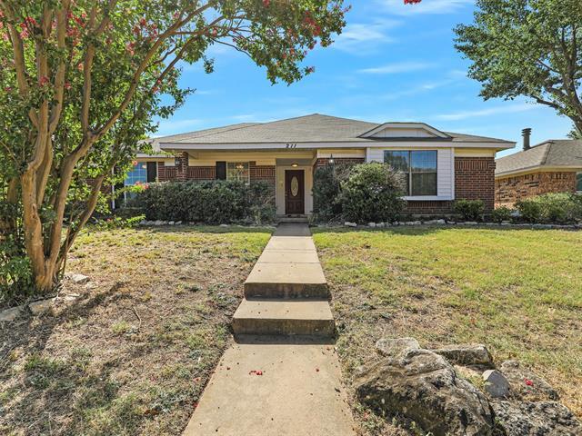 211 Carnation Dr in Allen, TX - Building Photo