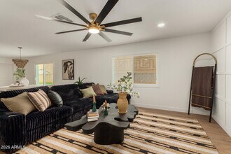 516 E Greenway Dr in Tempe, AZ - Building Photo - Building Photo