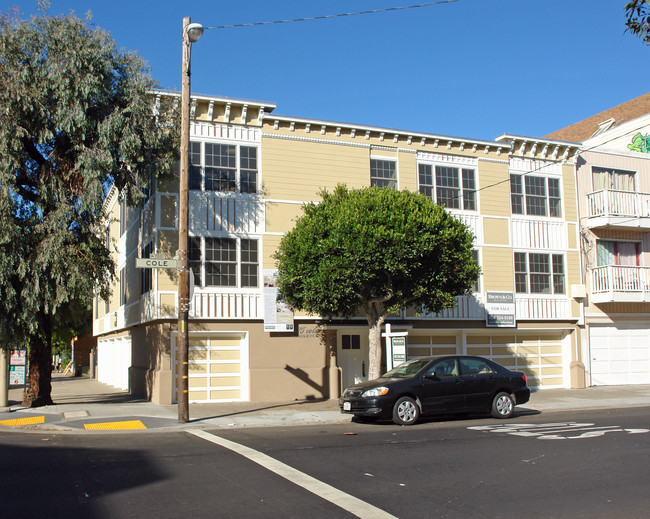 675 Cole St in San Francisco, CA - Foto de edificio - Building Photo