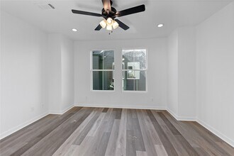 2702 Winbern St in Houston, TX - Foto de edificio - Building Photo