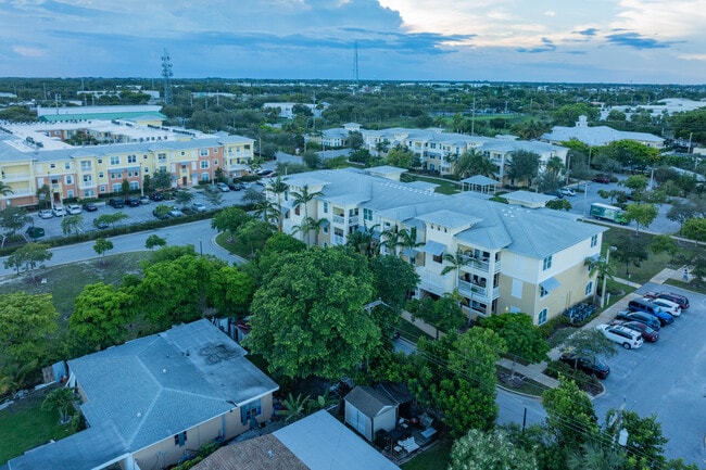 The Courts at Village Square in Delray Beach, FL - Building Photo - Building Photo