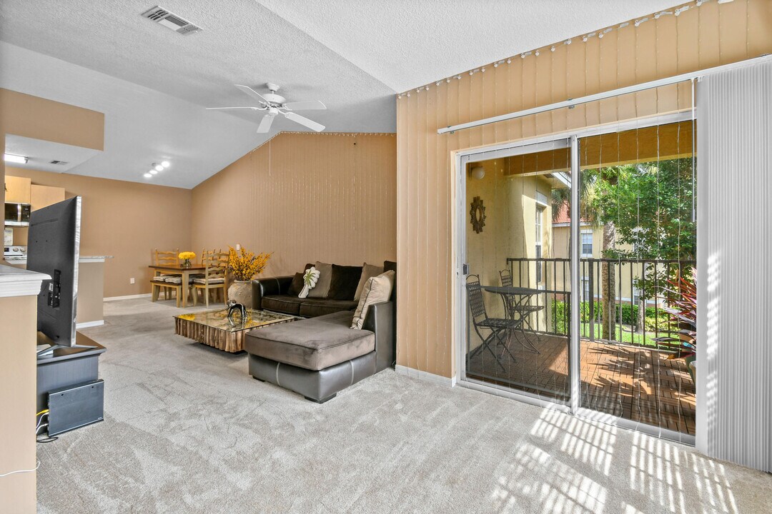 10354 Fox Trail Rd S in Royal Palm Beach, FL - Building Photo