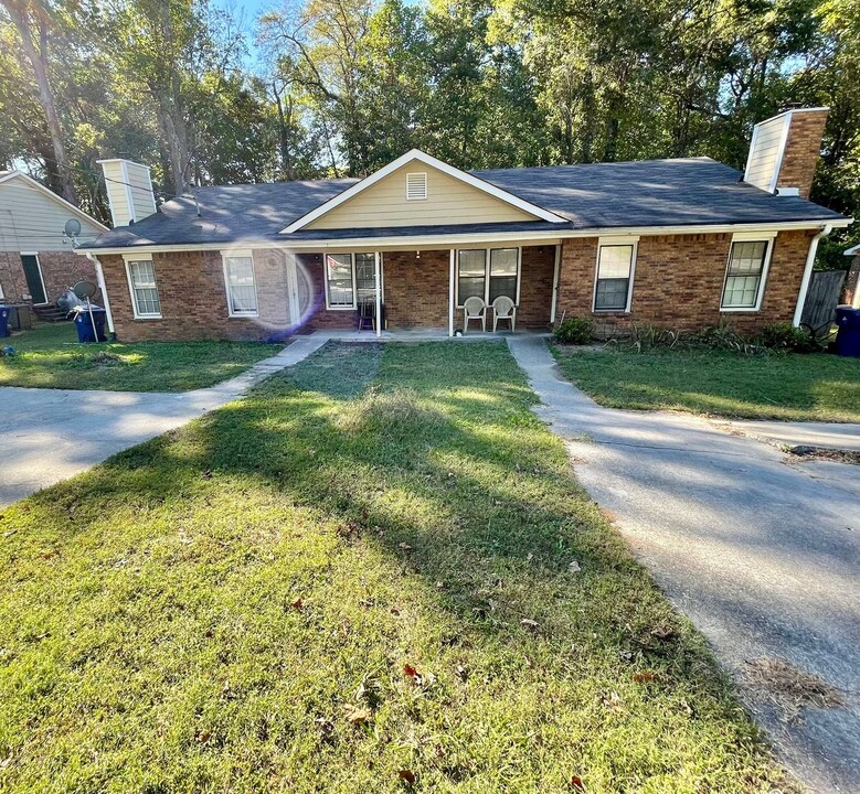 225 Forest Pl in Lawrenceville, GA - Foto de edificio