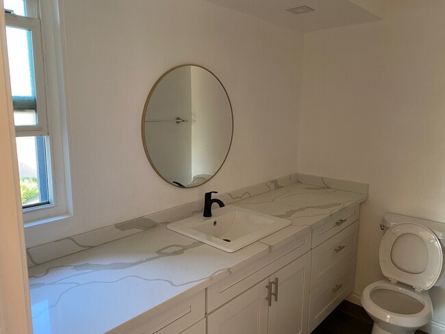 140 E El Norte Pkwy in Escondido, CA - Building Photo - Building Photo