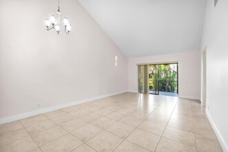 411 Cottonwood Pl in Boca Raton, FL - Building Photo - Building Photo