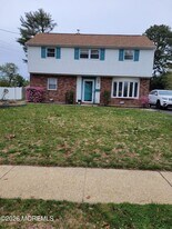 5 Peach Tree Rd in Ocean Township, NJ - Building Photo