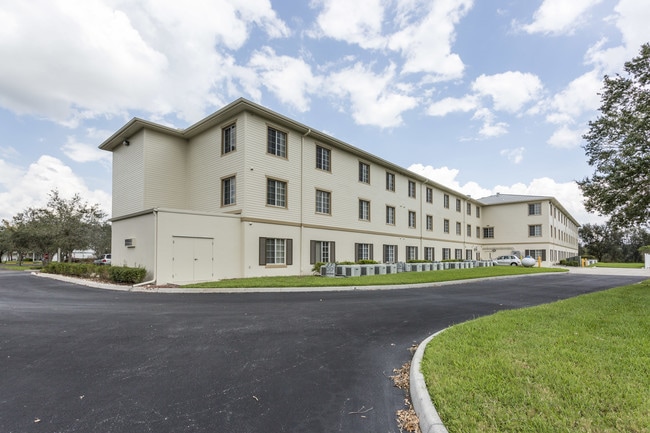 Villa Vincente in Ft. Myers, FL - Building Photo - Building Photo