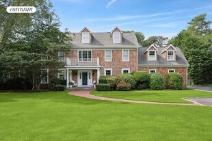 270 Montauk Hwy in Southampton, NY - Building Photo