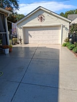 2225 Brighton Dr in Louisville, KY - Building Photo