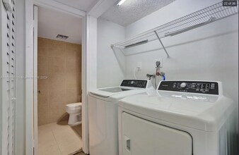 7175 Orange Dr in Davie, FL - Building Photo - Building Photo