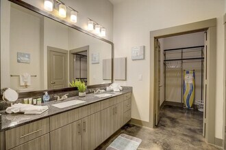 120 W CityLine Dr in Richardson, TX - Building Photo - Building Photo