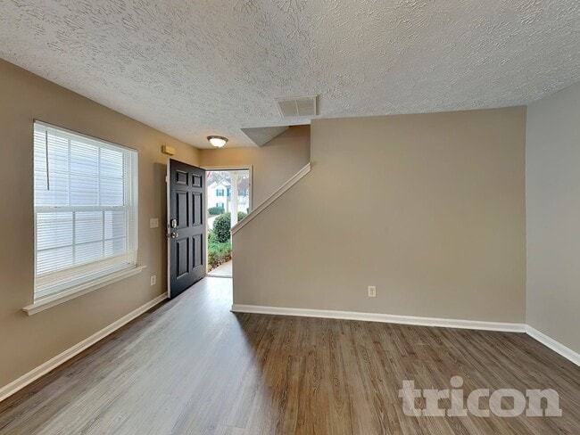 220 Osmanthus Way in Canton, GA - Foto de edificio - Building Photo