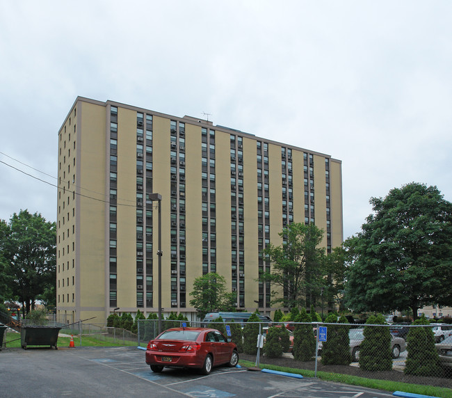 Compton Towers in Wilmington, DE - Building Photo - Building Photo