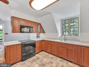 405 N Tulpehocken Rd, Unit 1 in Reading, PA - Building Photo - Building Photo