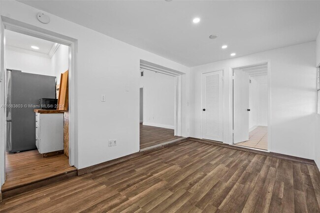 property at 738 Fernwood Rd