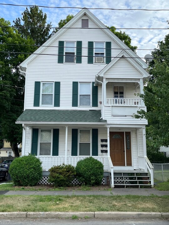 16 Harrison Ave, Unit 1st floor in Westfield, MA - Building Photo