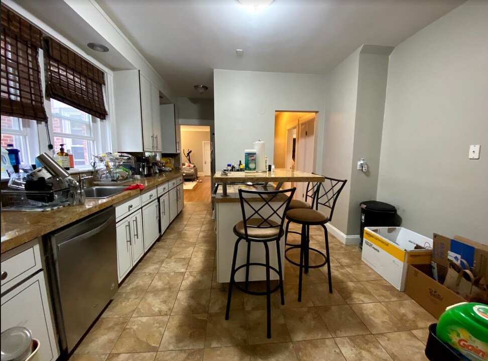 30 Babcock St, Unit 1 in Brookline, MA - Building Photo