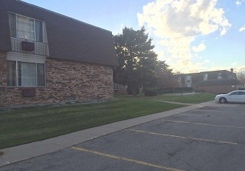 Holiday Garden Apartments in Mount Clemens, MI - Building Photo - Building Photo