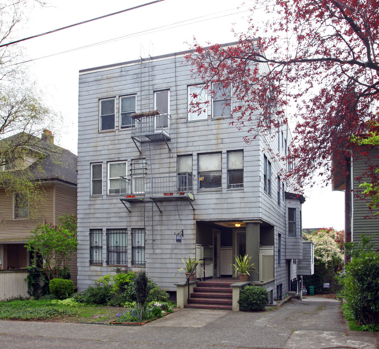 411 11th Ave E in Seattle, WA - Building Photo