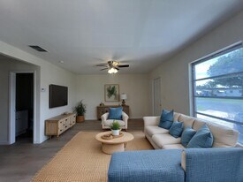 16 Tangerine Ct in Lehigh Acres, FL - Building Photo