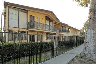 Casa Sombra in Lynwood, CA - Building Photo - Building Photo