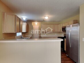 17238 S Summit Canyon Dr in Houston, TX - Building Photo - Building Photo