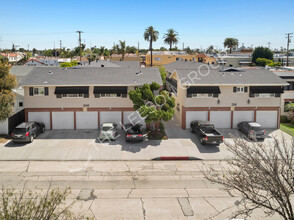 244-246 Coronado Ave in Long Beach, CA - Building Photo - Primary Photo