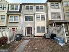 12103 Salemtown Dr in Woodbridge, VA - Building Photo