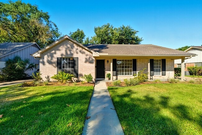 2015 Greengrass Ct