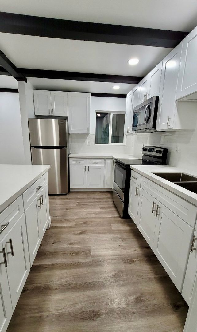 8427 Balboa Blvd in Los Angeles, CA - Building Photo - Building Photo