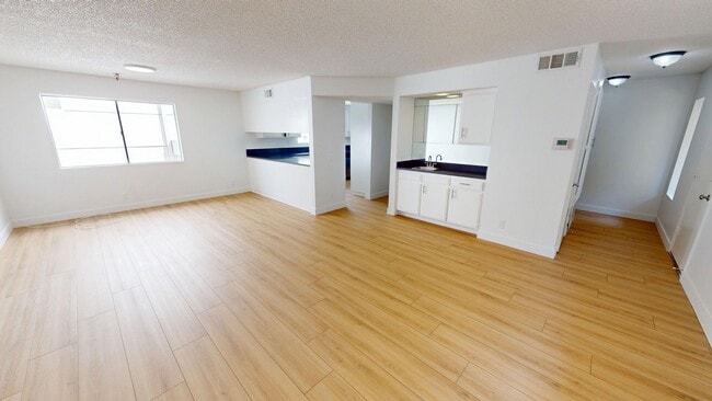 12617 OXNARD || Unique TWO LEVEL APT available!