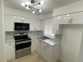 6045 Northwest 186th Street, Unit Apt 310 in Hialeah, FL - Building Photo