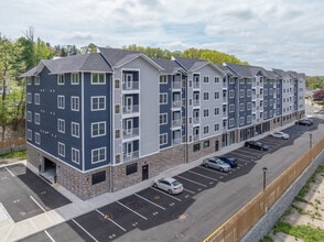 The Crown Walk in Netcong, NJ - Foto de edificio - Building Photo