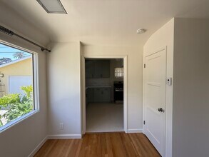 2630 S West View St in Los Angeles, CA - Building Photo - Building Photo