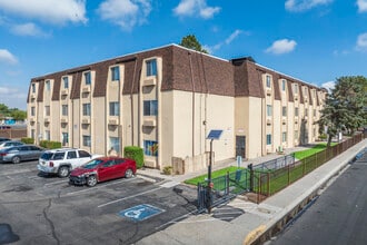 Madeira Court in Albuquerque, NM - Foto de edificio - Building Photo
