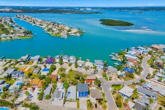 13117 4th St E, Unit Waterview in Madeira Beach, FL - Foto de edificio - Building Photo