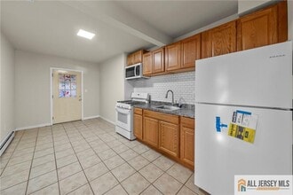 2102 Woodbridge Ave in Edison, NJ - Building Photo - Building Photo