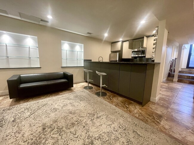 25 Saint Marys Ct, Unit 3