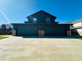 10810 NW 119th St in Yukon, OK - Building Photo