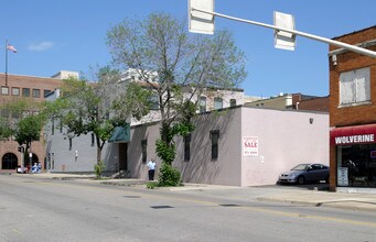 329-337 S Washington Sq in Lansing, MI - Building Photo - Building Photo