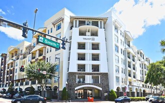 2305 Edgewater Dr in Orlando, FL - Building Photo