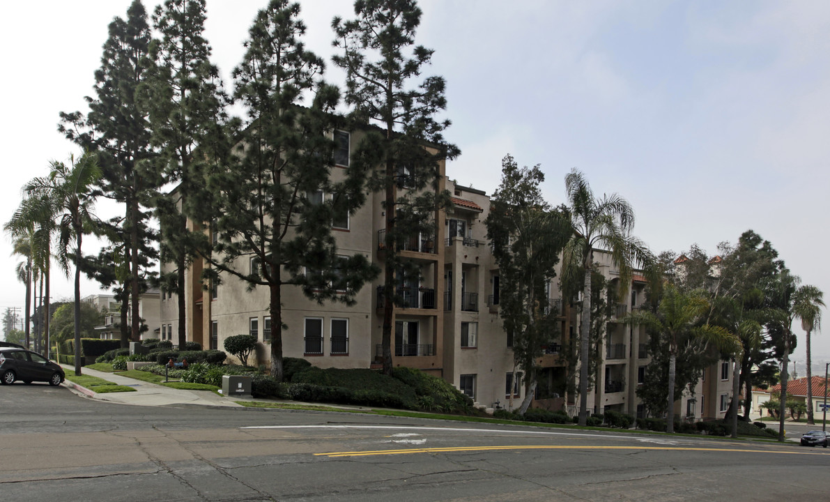 2445 Brant St in San Diego, CA - Foto de edificio