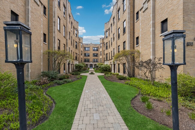 832 Michigan Ave in Evanston, IL - Building Photo - Building Photo