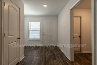 744 Shoal Crk in New Braunfels, TX - Building Photo - Building Photo