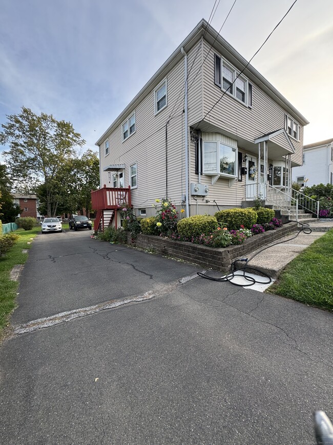 67 Walsh St in New Britain, CT - Building Photo - Building Photo