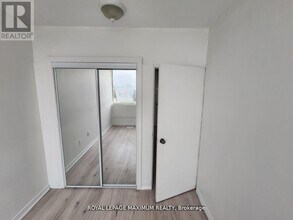 827 Albion Rd in Toronto, ON - Building Photo - Building Photo