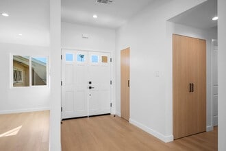 10657 Knapp St in Los Angeles, CA - Foto de edificio - Building Photo