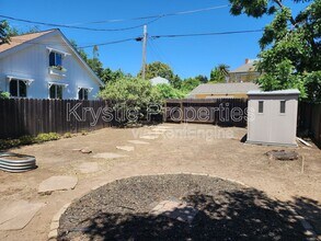235 W J St in Benicia, CA - Building Photo - Building Photo