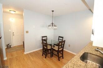 11 Heritage Dr in Chatham Township, NJ - Building Photo - Building Photo